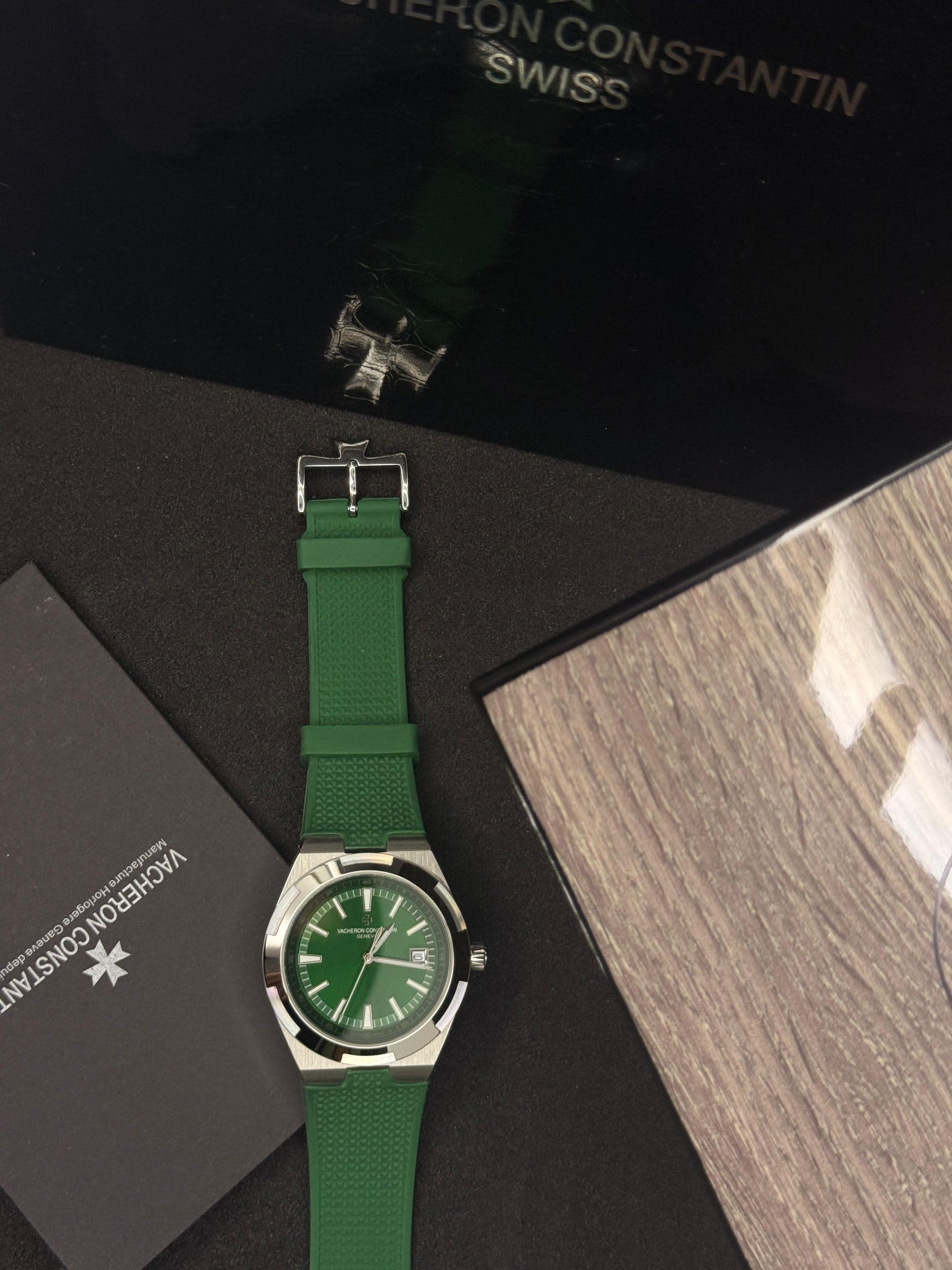 VACHERON CONSTANTIN Overseas Luxury Watch Collection — image 1