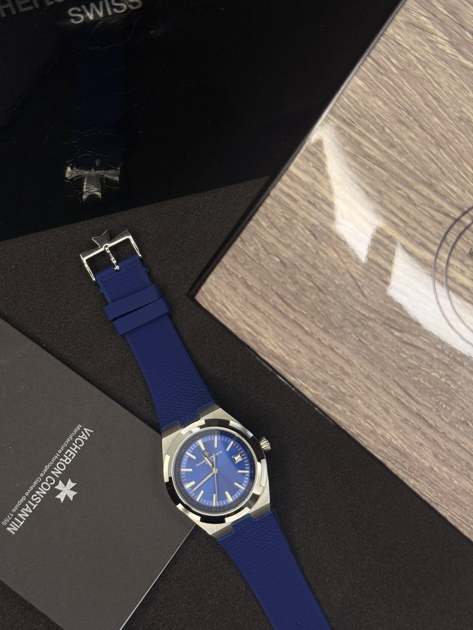 VACHERON CONSTANTIN Overseas Luxury Watch Collection — image 3