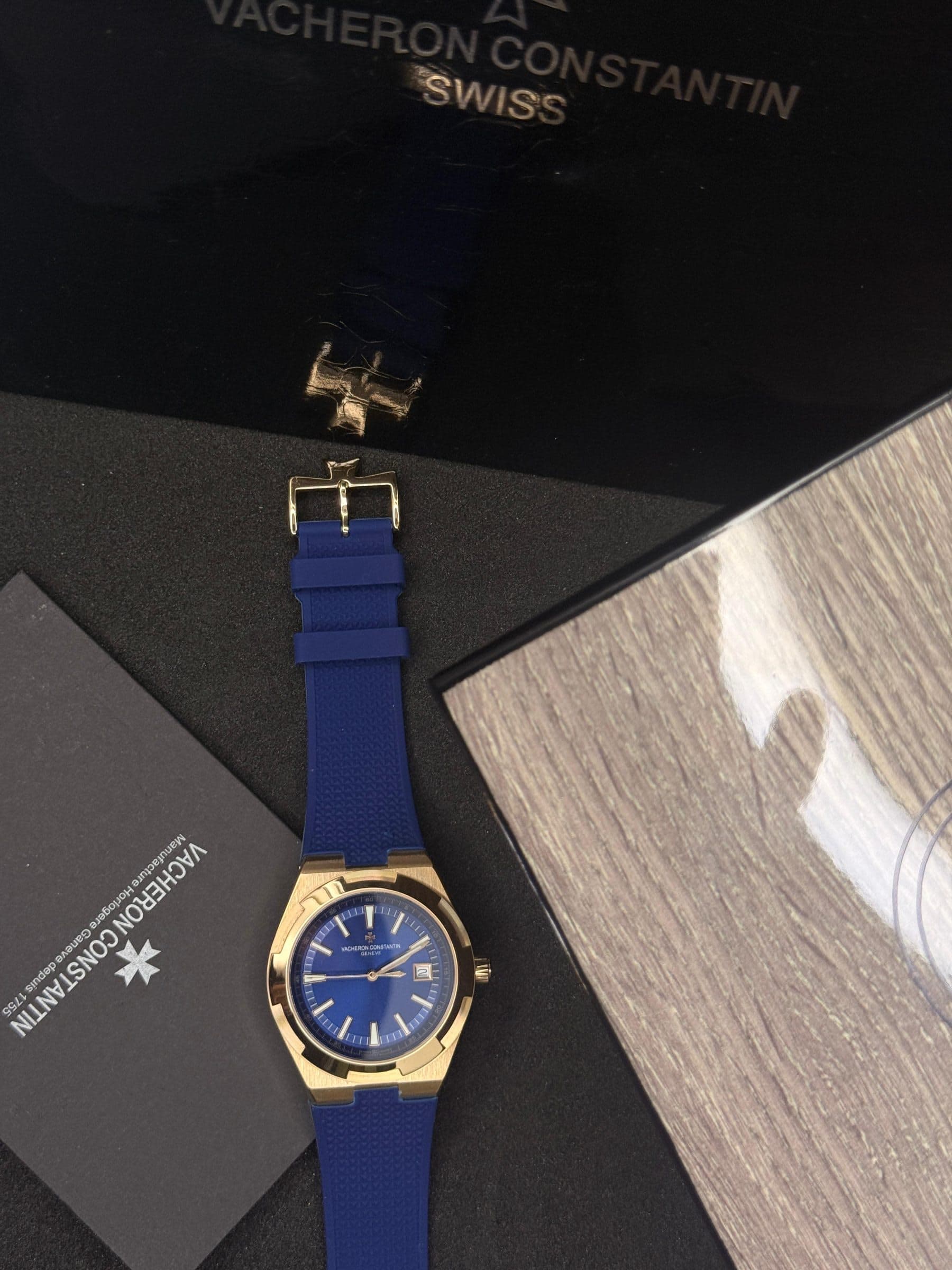 VACHERON CONSTANTIN Overseas Luxury Watch Collection — image 4