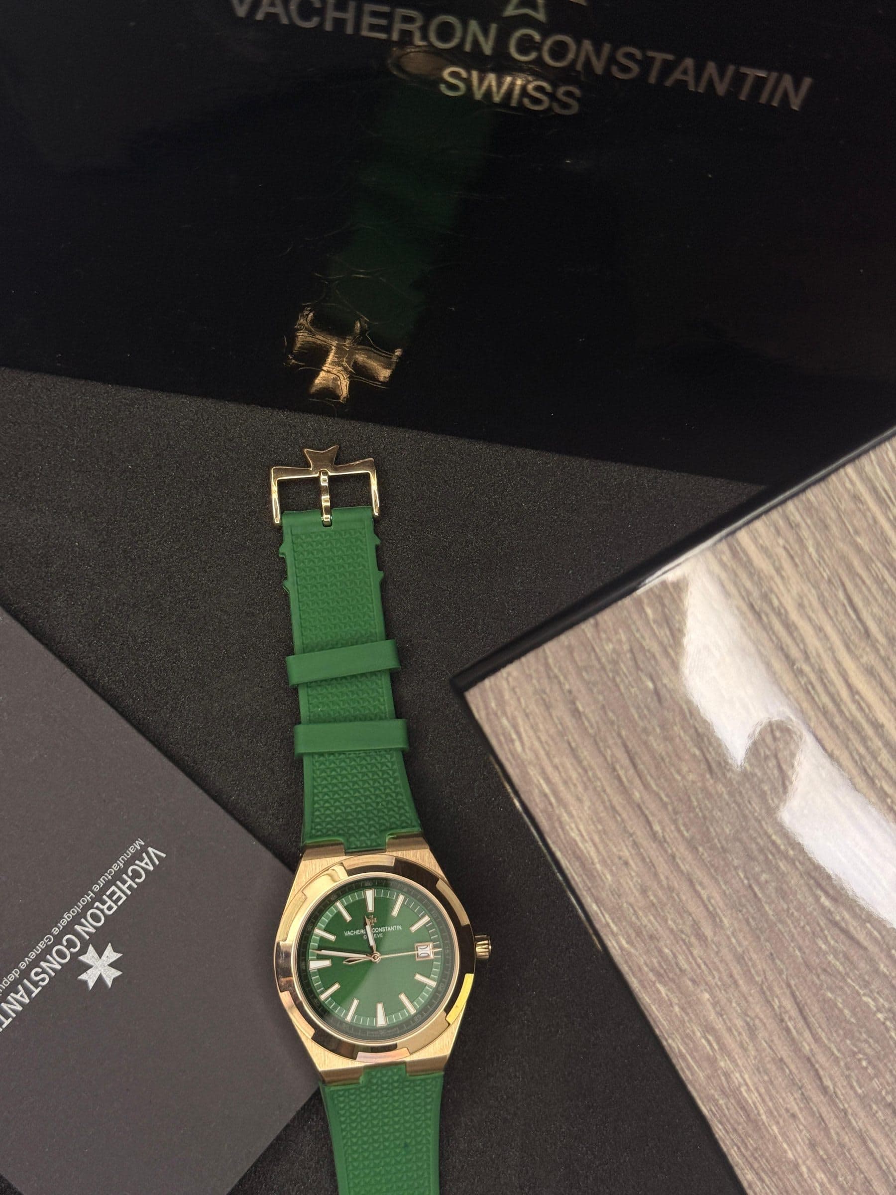 VACHERON CONSTANTIN Overseas Luxury Watch Collection — image 2