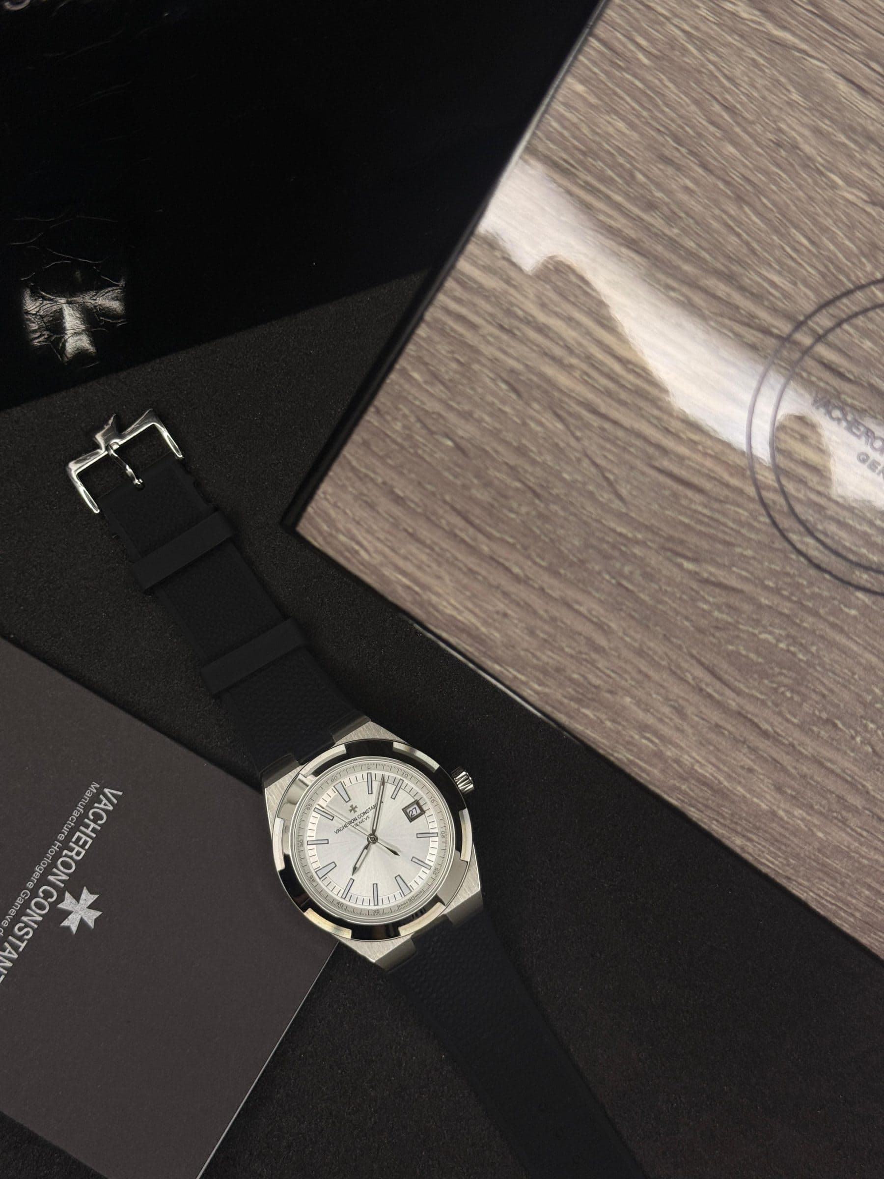 VACHERON CONSTANTIN Overseas Luxury Watch Collection — image 5