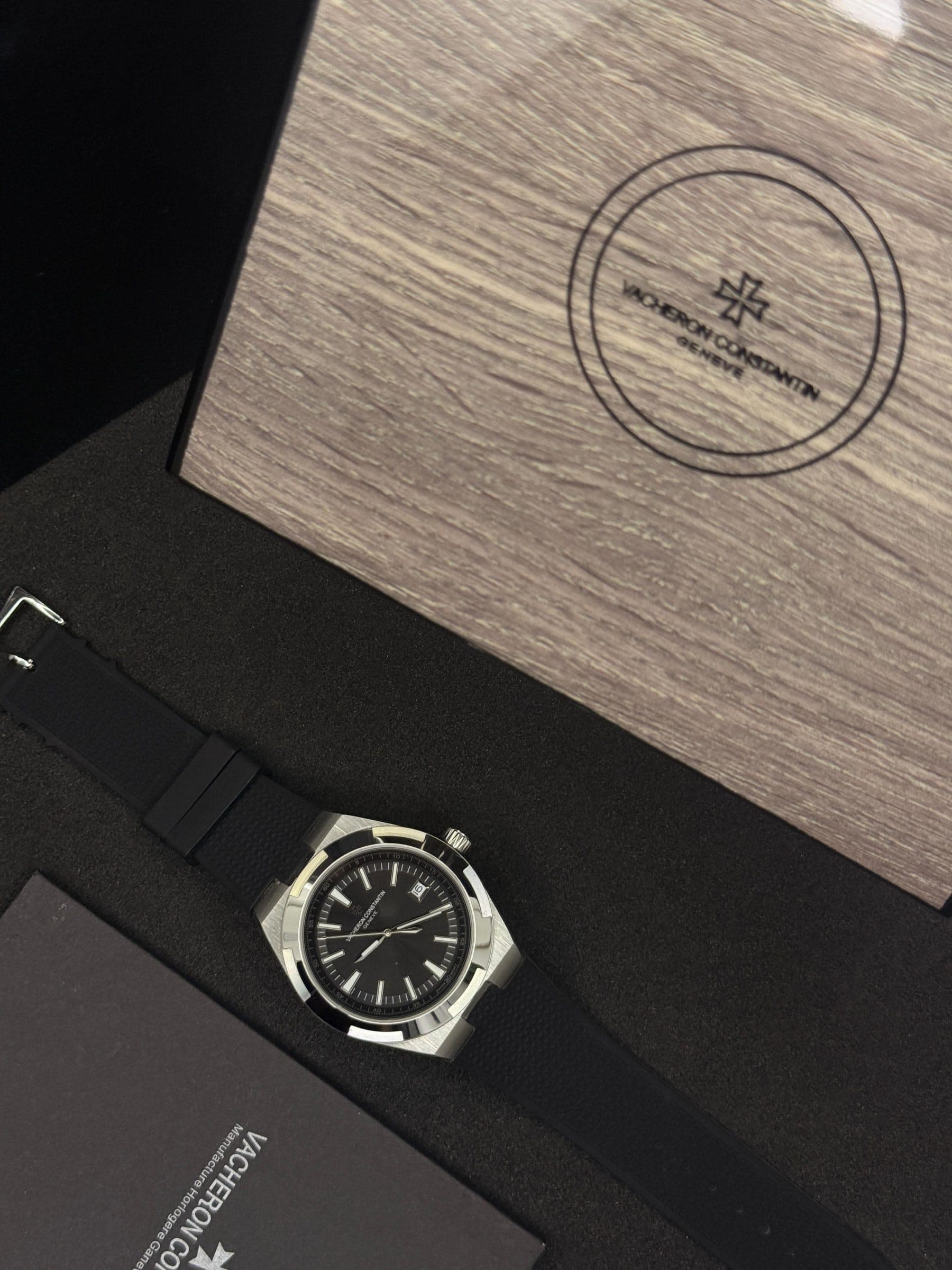 VACHERON CONSTANTIN Overseas Luxury Watch Collection — image 7