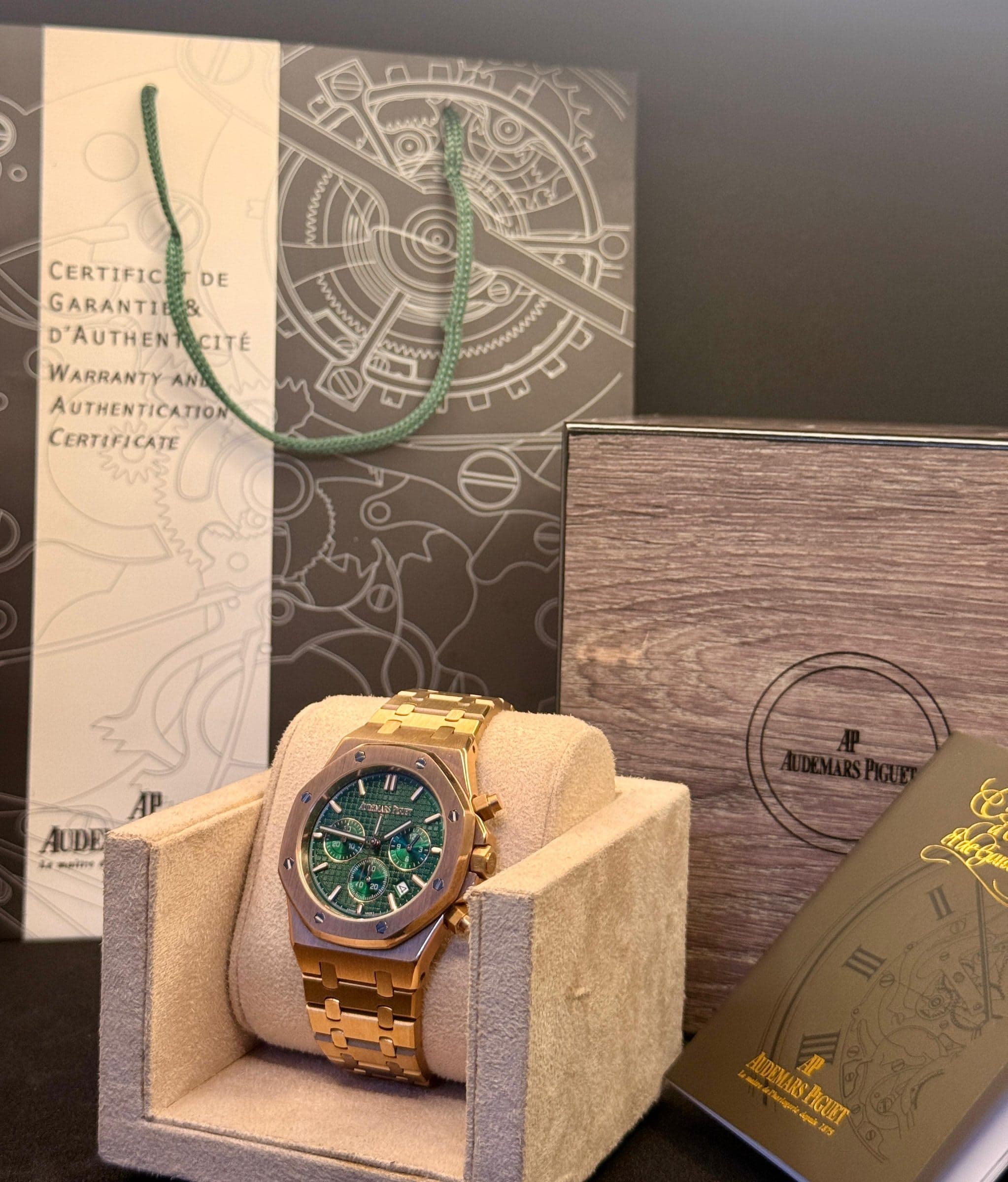 Audemars Piguet Royal Oak - Iconic Luxury Swiss Watch — image 2