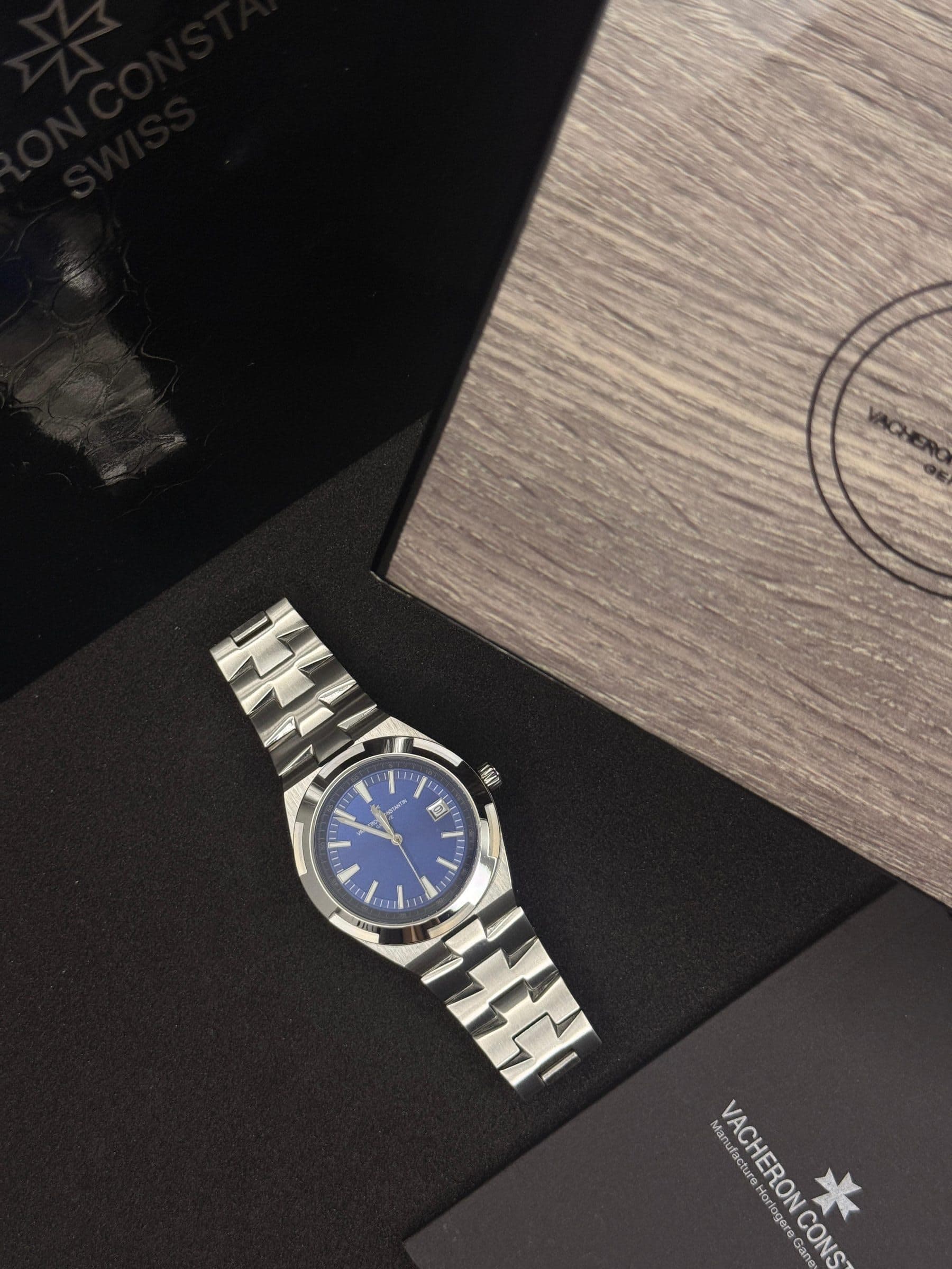 Vacheron Constantin Overseas Luxury Timepiece for Discerning Collectors — image 4