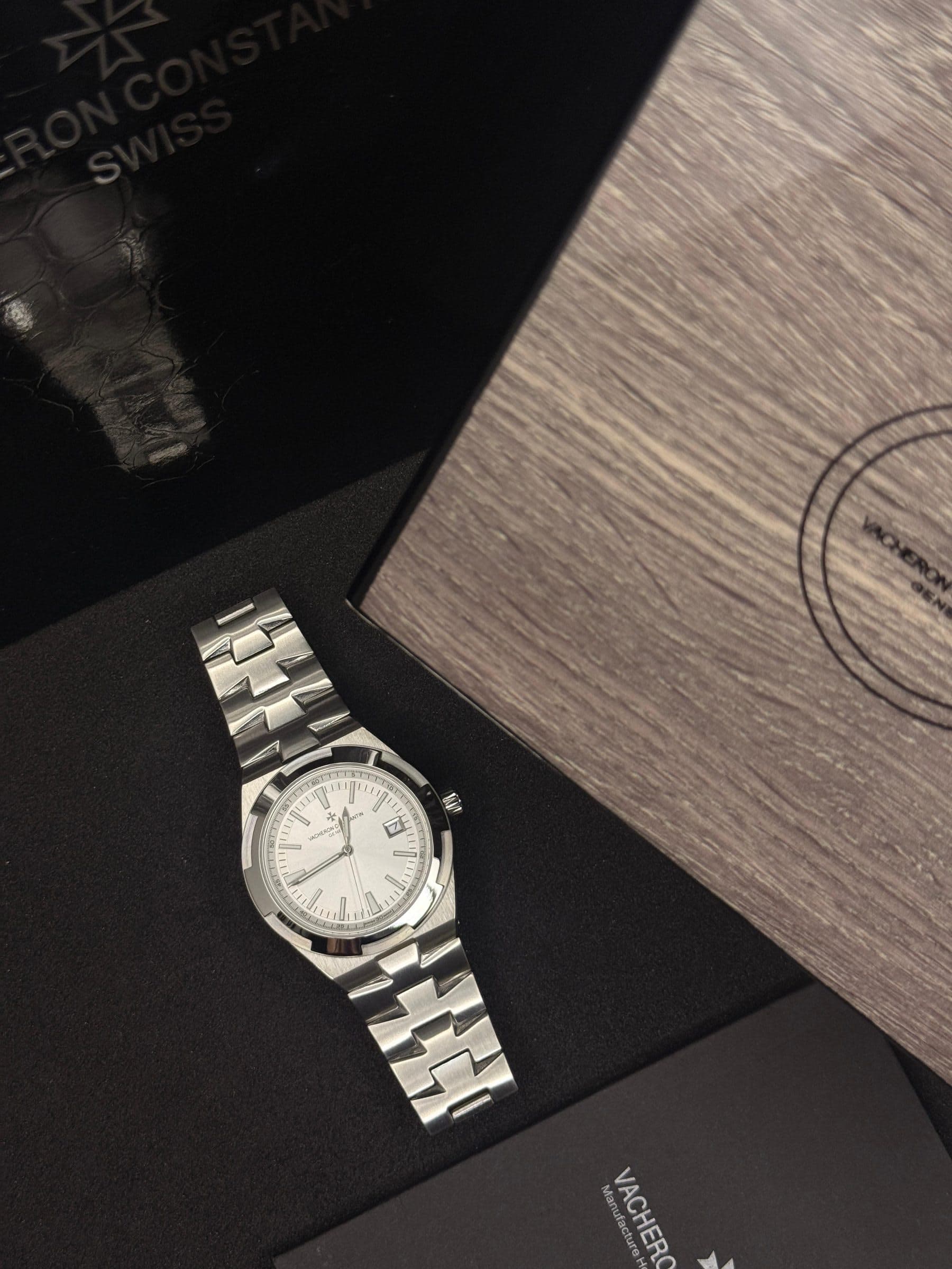Vacheron Constantin Overseas Luxury Timepiece for Discerning Collectors — image 6