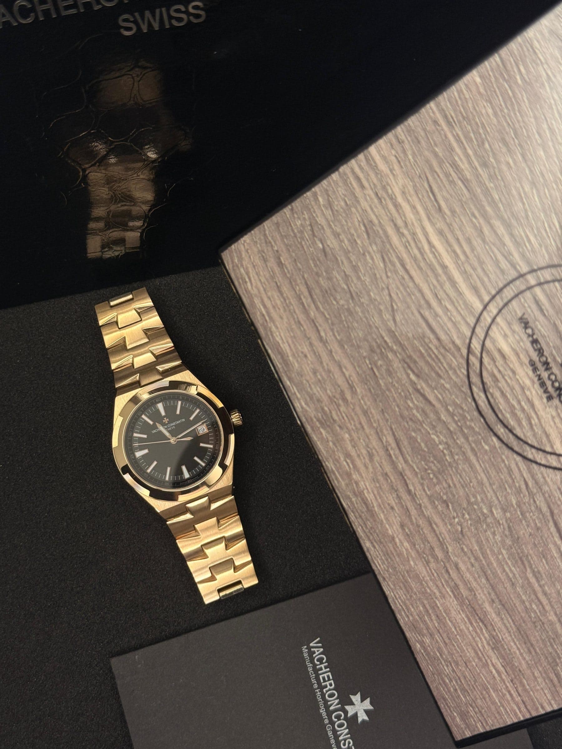 Vacheron Constantin Overseas Luxury Timepiece for Discerning Collectors — image 8