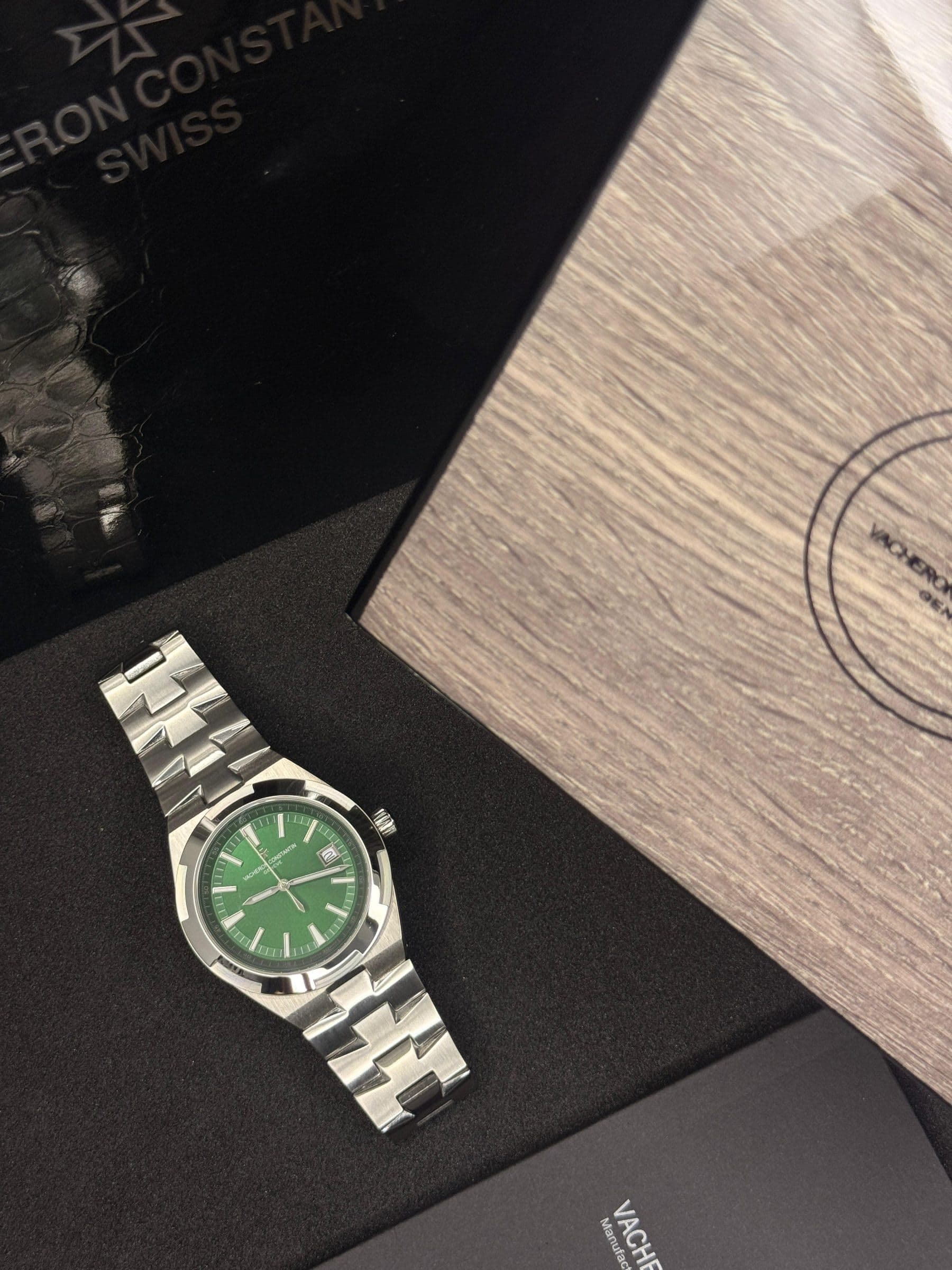 Vacheron Constantin Overseas Luxury Timepiece for Discerning Collectors — image 1