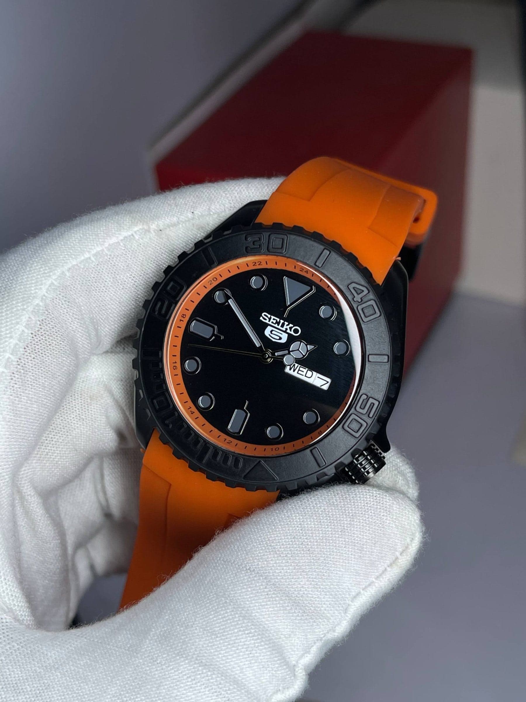 Seiko 5 quartz Watch - Reliable, Stylish, and Affordable Timepiece — image 1
