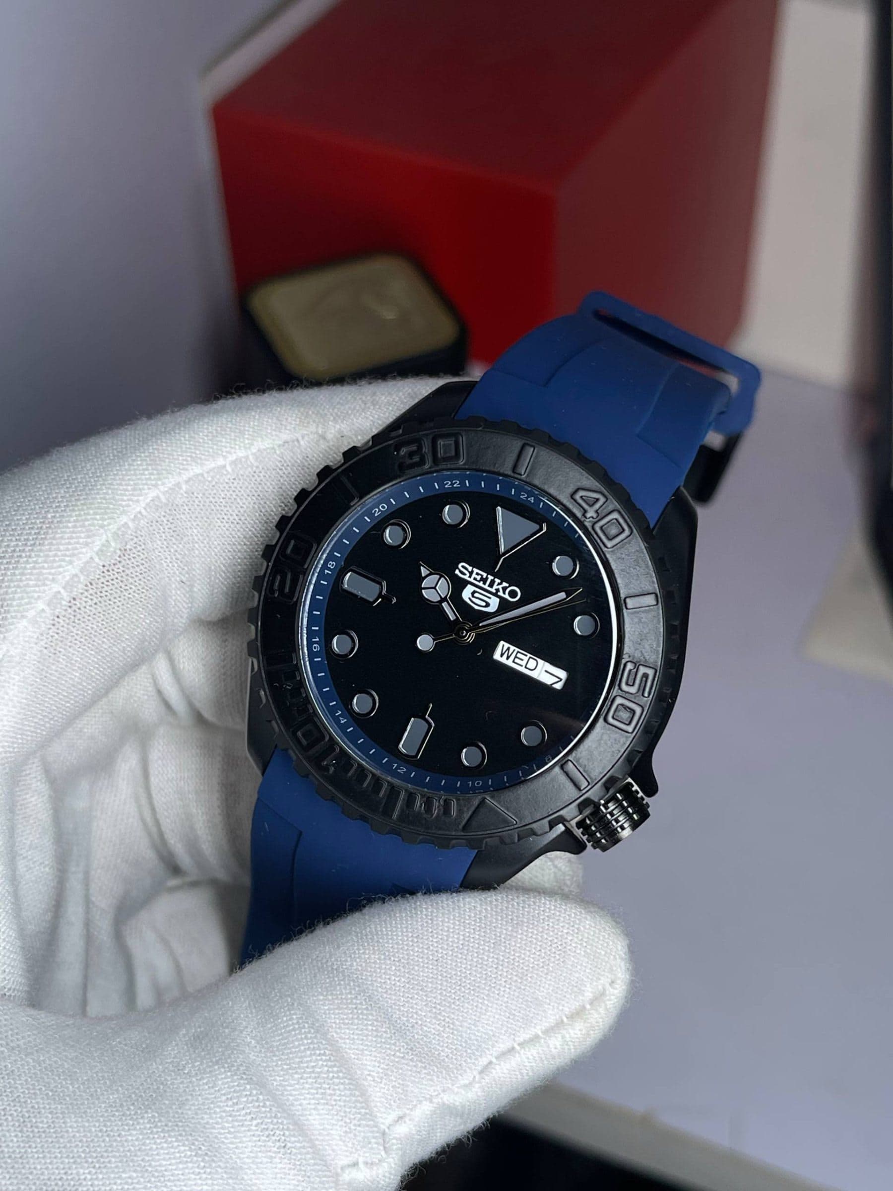 Seiko 5 Quartz Watch - Reliable, Timeless Design for Everyday Use — image 1