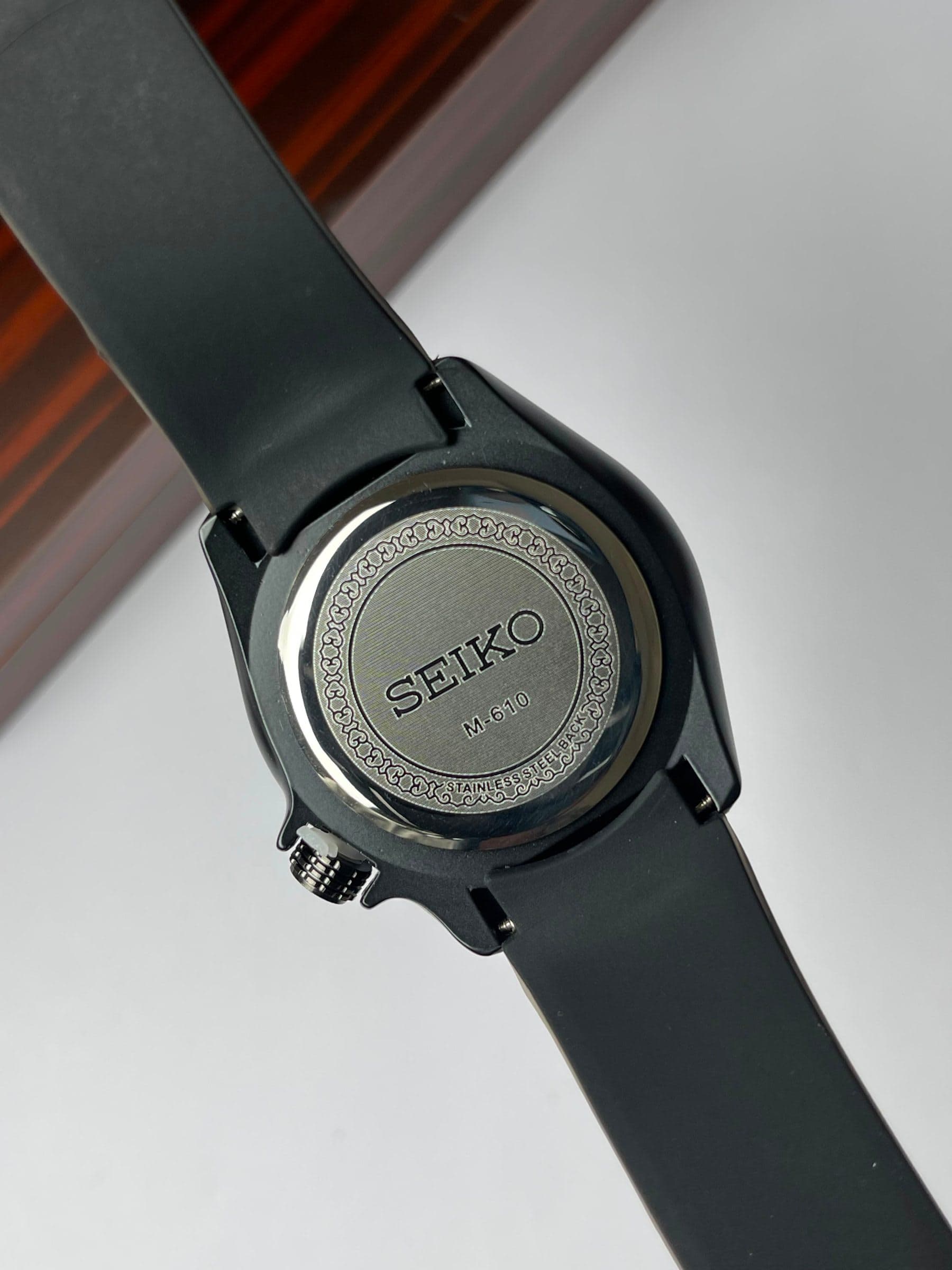 Seiko 5 Quartz Watch with Unique Dial Design — image 2