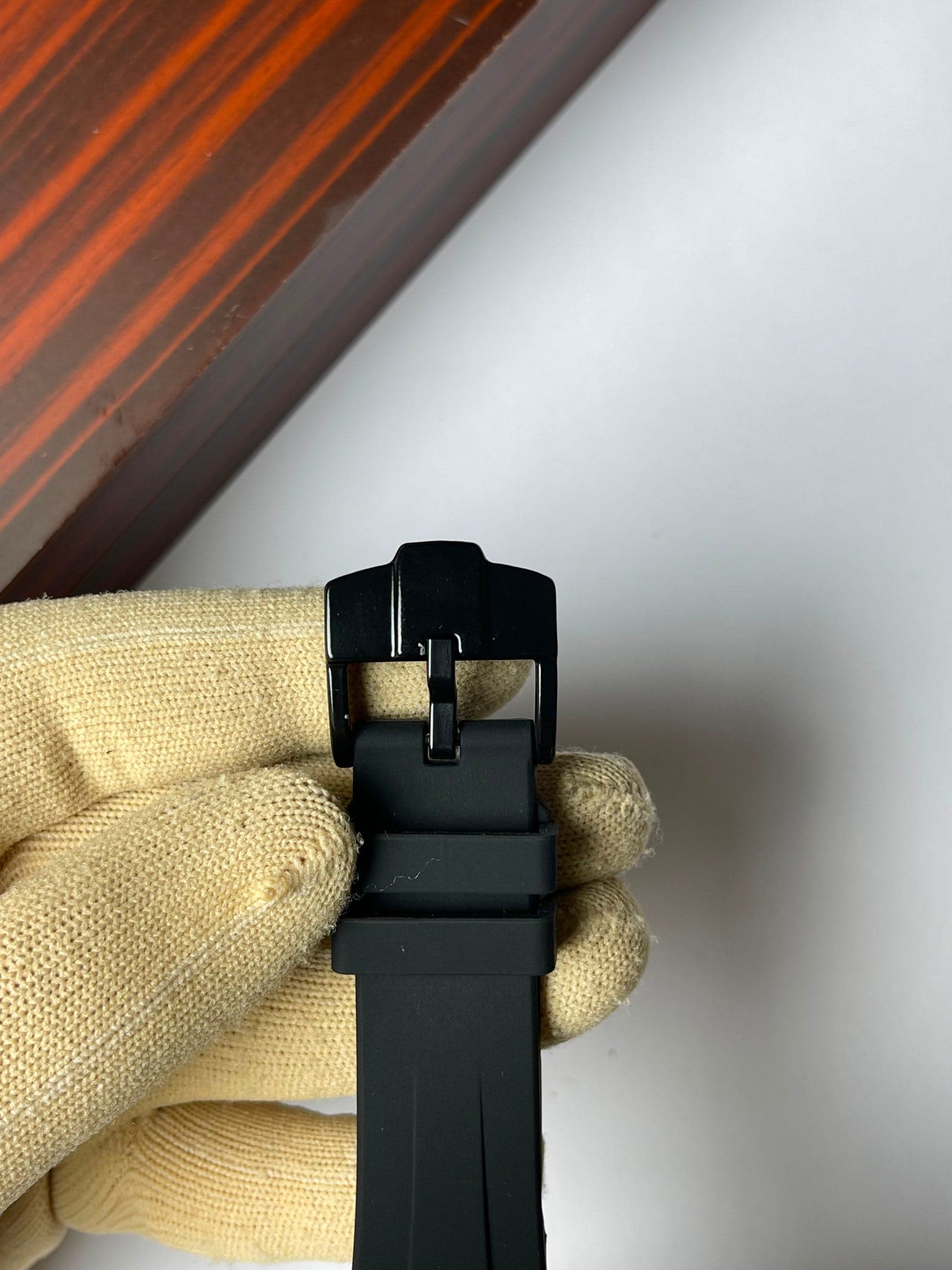 Seiko 5 Quartz Watch with Unique Dial Design — image 3