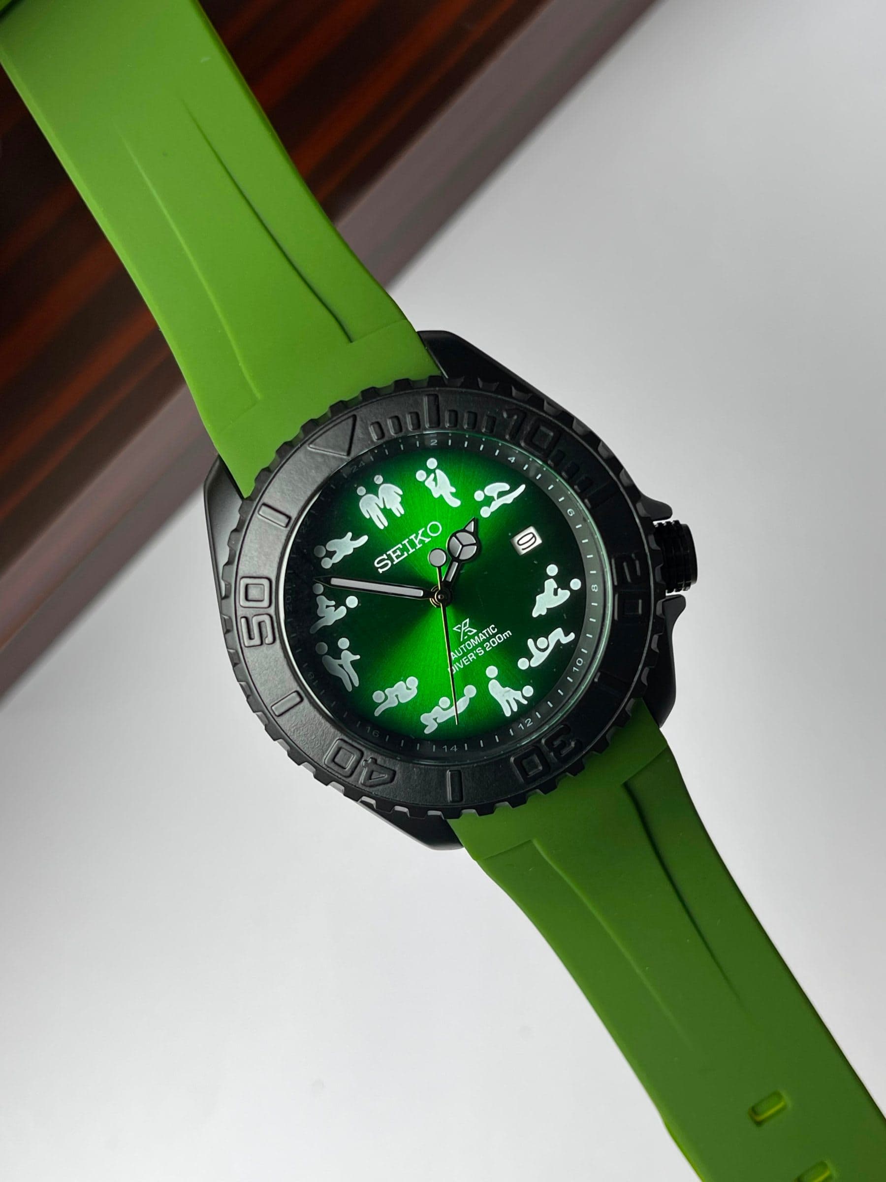 Seiko 5 Quartz Movement Watch - Reliable and Stylish Timepiece — image 1